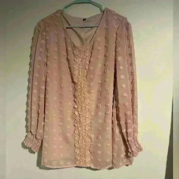Tops - Women’s beautiful pink blouse size 3x lots of nice detail on this piece